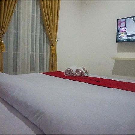 Reddoorz Near Araya Family Club House Hotel Malang Luaran gambar