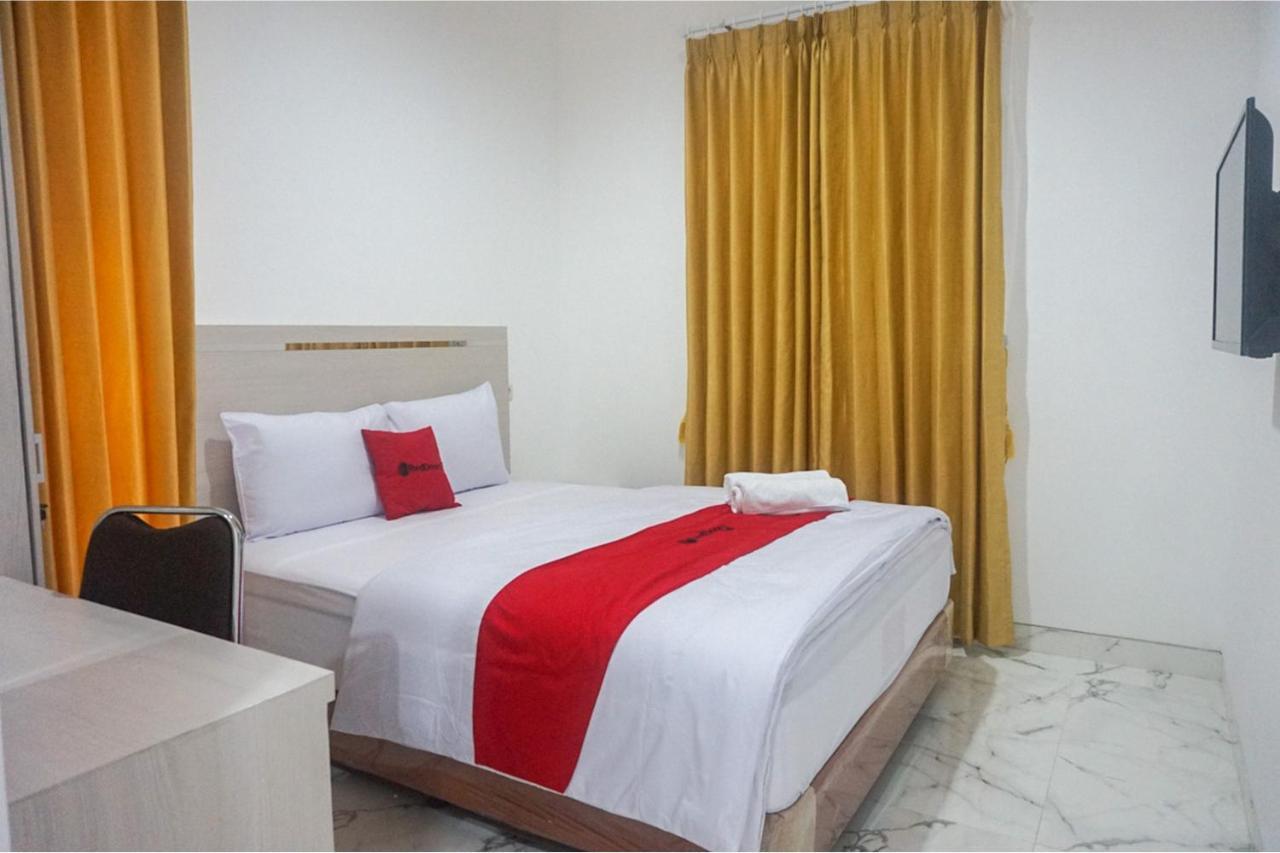 Reddoorz Near Araya Family Club House Hotel Malang Luaran gambar