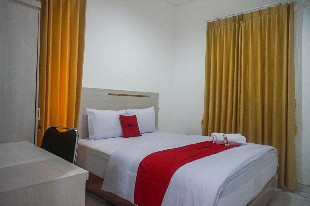 Reddoorz Near Araya Family Club House Hotel Malang Luaran gambar